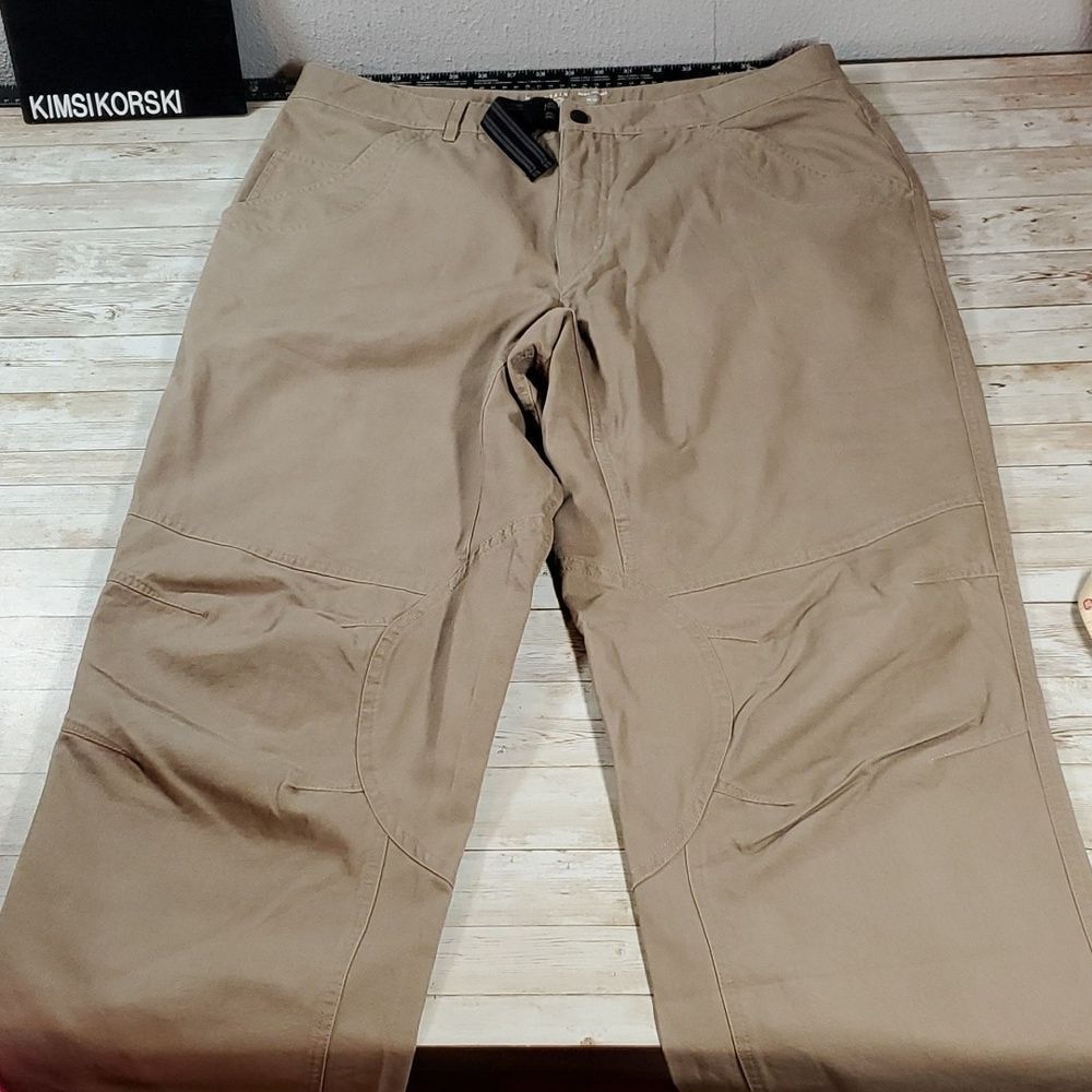 Mountain Hardware Men's Cordoba Pants 38X32 Articulated Knees Khaki